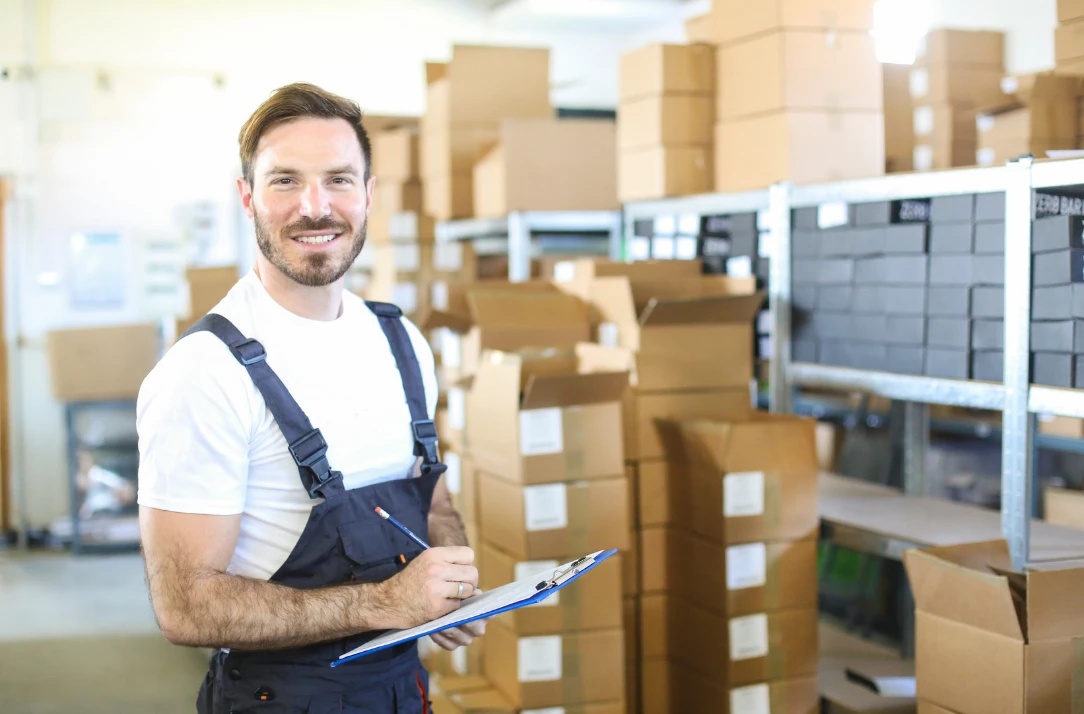 3PL-Warehouse-Worker-Working-on-Inventory